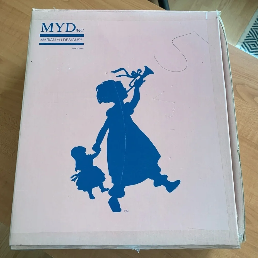 New vintage Dolls Marian Yu Designs 1987 Hierloom porcelain original box
